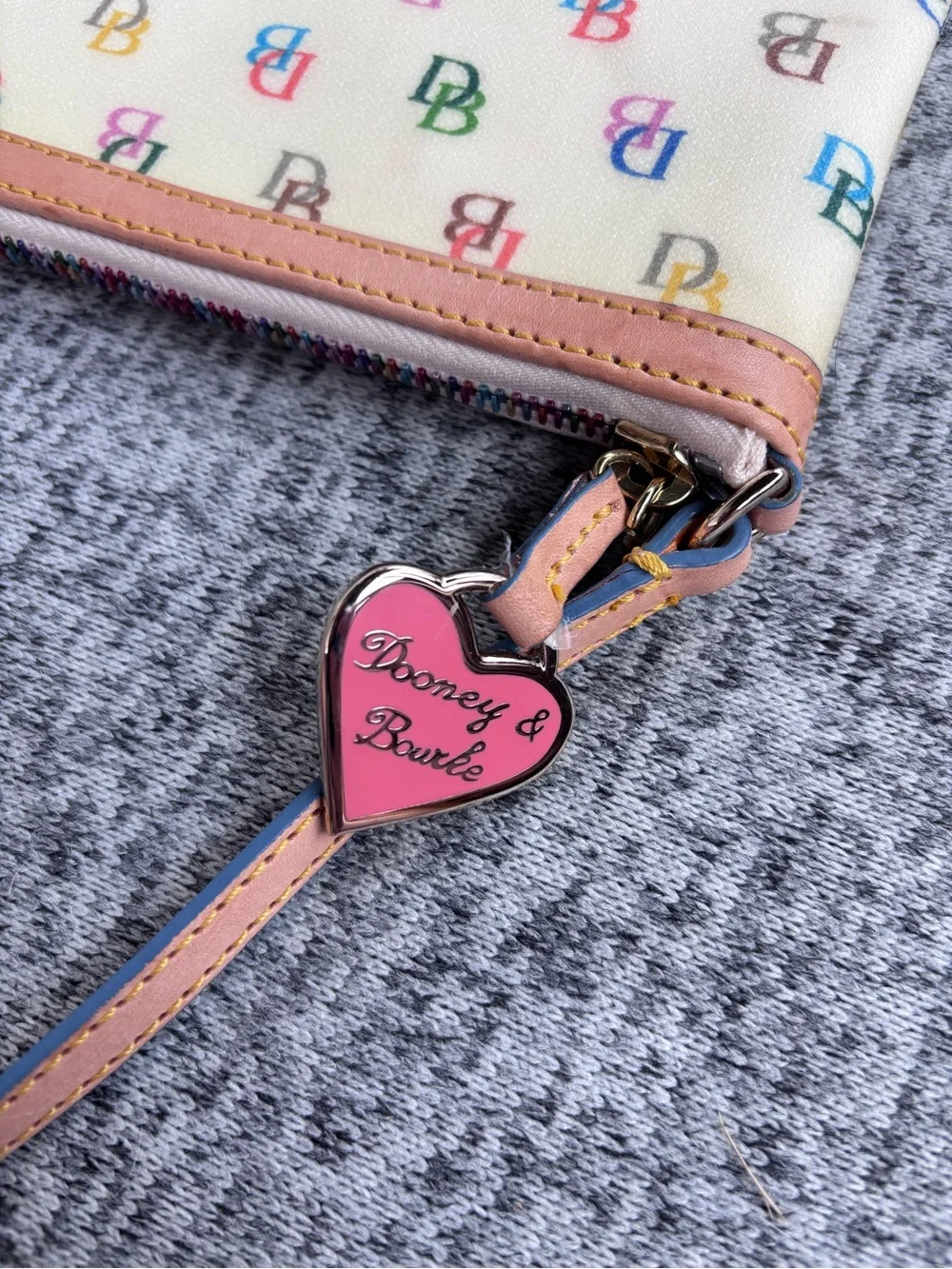 Vtg Dooney And Burke Off-White Multicolor Rainbow Zip Y2K Heart Charm Wristlet